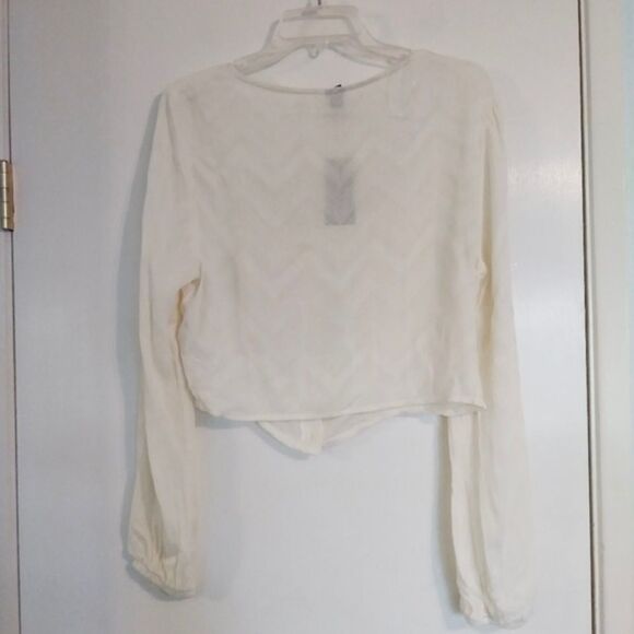 Wild Fable Ivory Chevron Cropped Long Sleeve Shirt Top - Picture 3 of 6